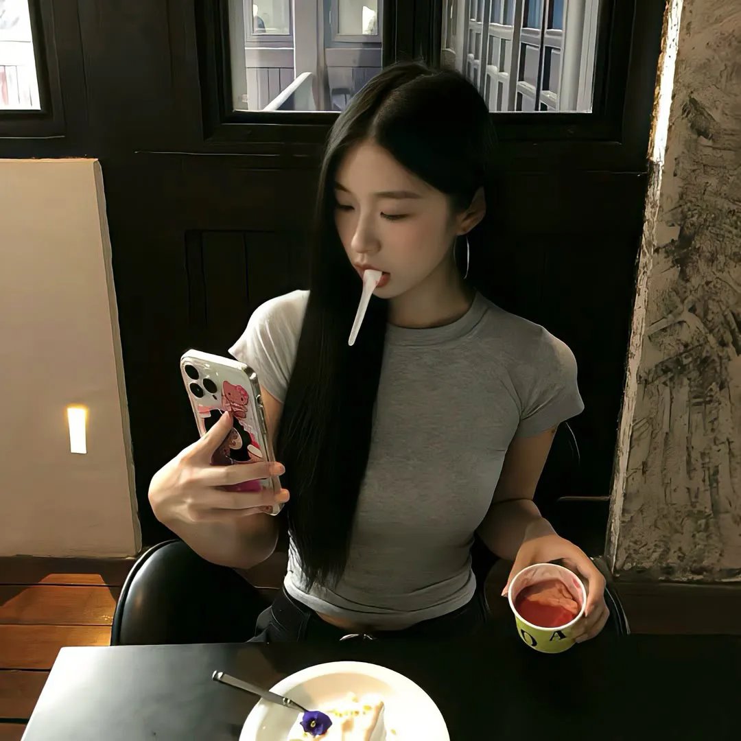 照片的她